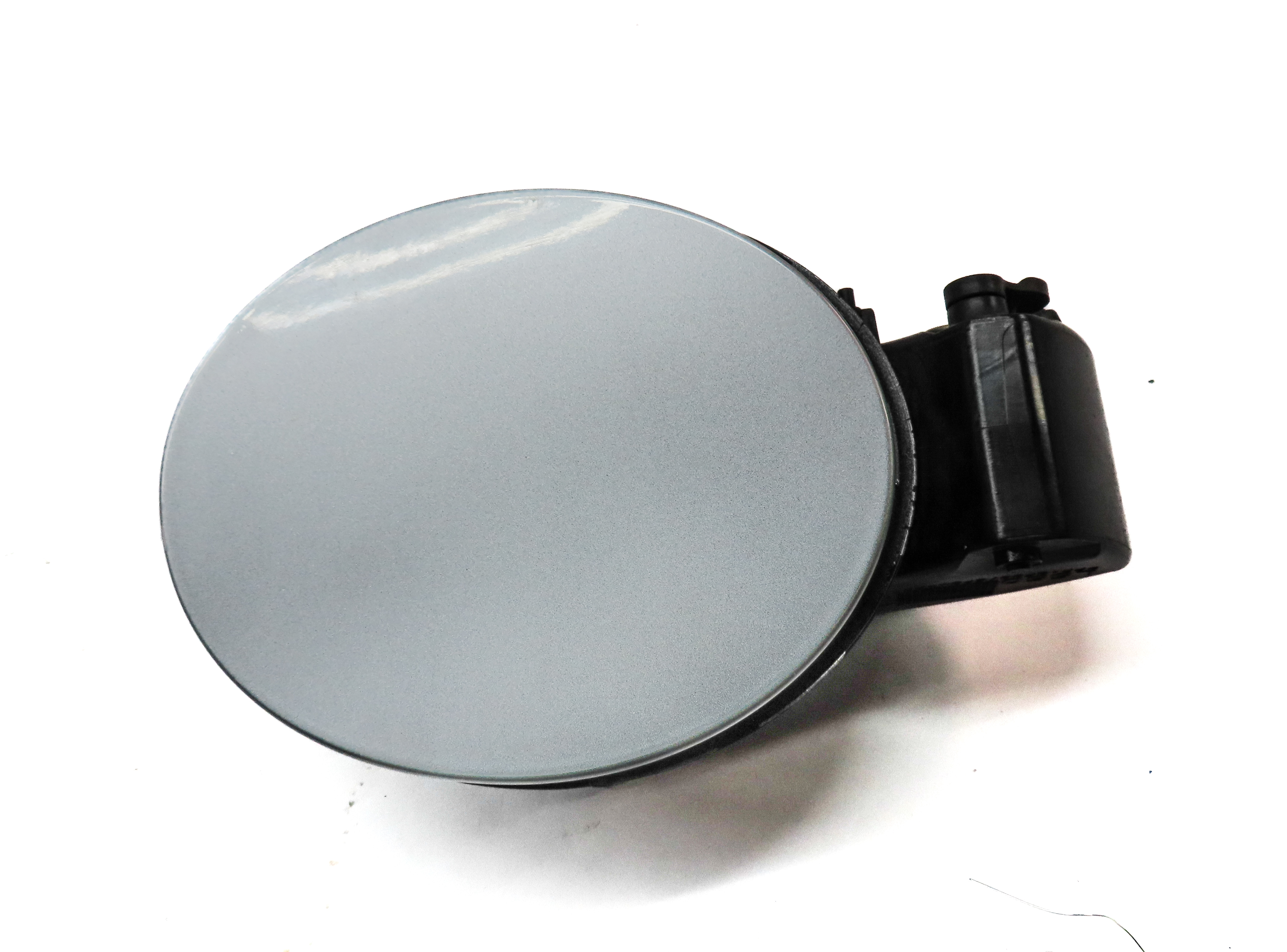 15-19 LAND ROVER DISCOVER SPORT (L550) FUEL TANK DOOR LID & HOUSING (SILVER) — exact item pictured
